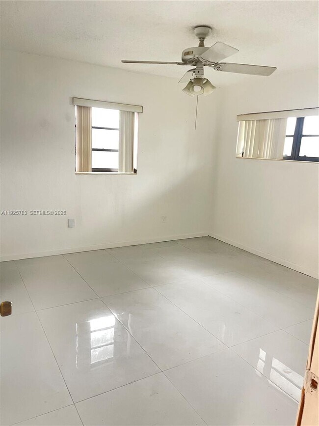 Foto del edificio - 9711 Caribbean Blvd