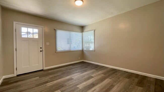 Building Photo - Cute 1-Bedroom Cottage in the Bungalow District w/ All Utilities Included