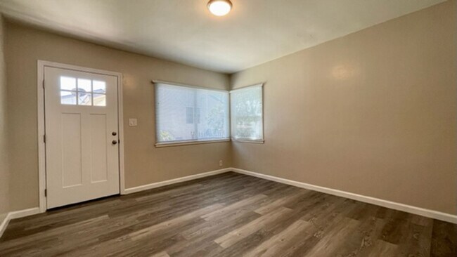 Foto del edificio - Cute 1-Bedroom Cottage in the Bungalow District w/ All Utilities Included