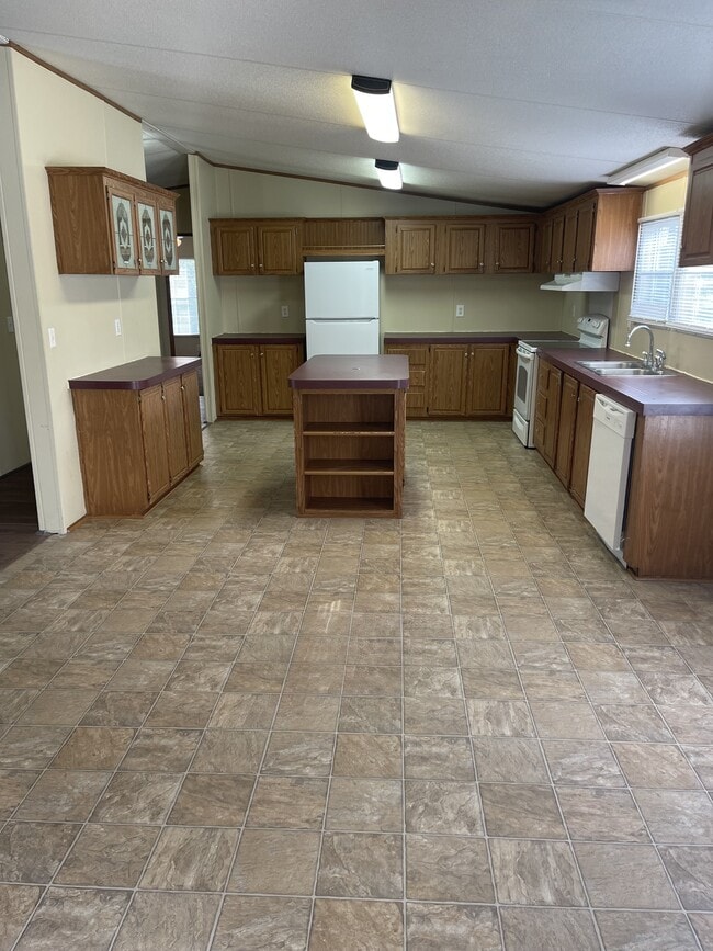 Foto del edificio - 824 Log Landing Rd