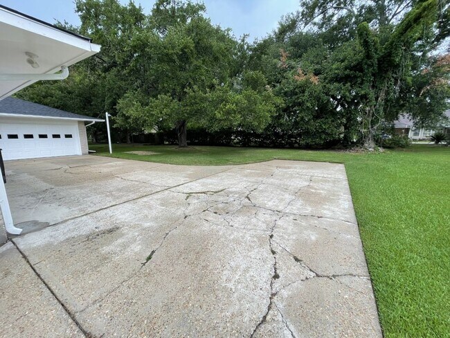 Building Photo - Home for RENT in North Baton Rouge