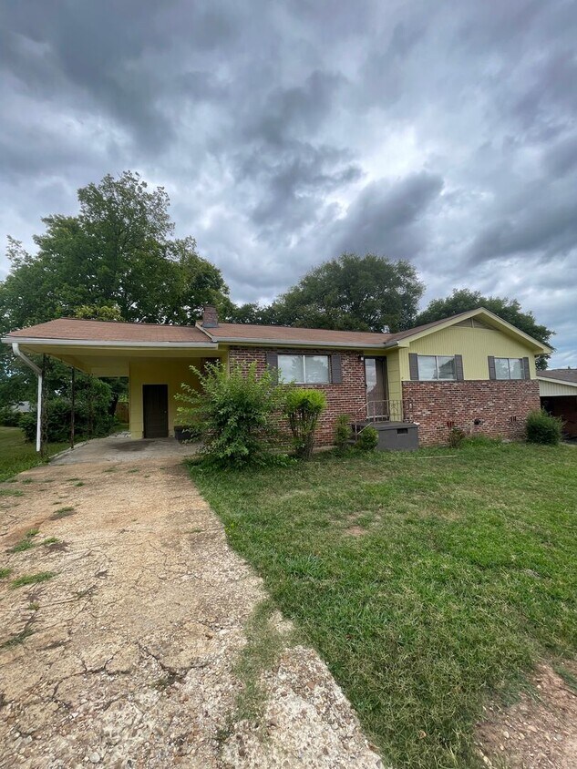 Foto principal - 4 bed 2.5 bathroom house