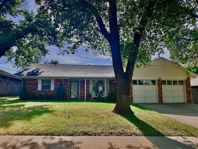 Foto del edificio - Updated home in East Edmond + Edmond Schools + 3 bedrooms