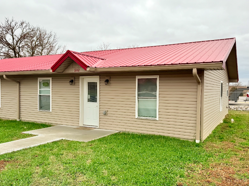 Primary Photo - 1102 Red Roof Dr