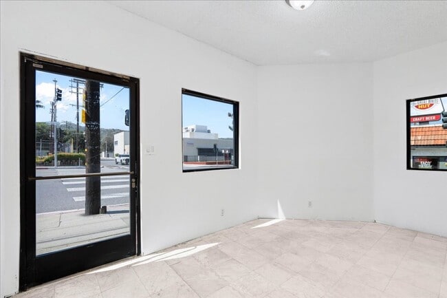 Foto del edificio - 7969 Foothill Blvd