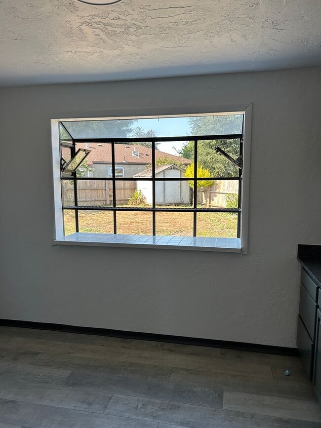 Foto del edificio - Updated Three Bed One Bath House Eureka