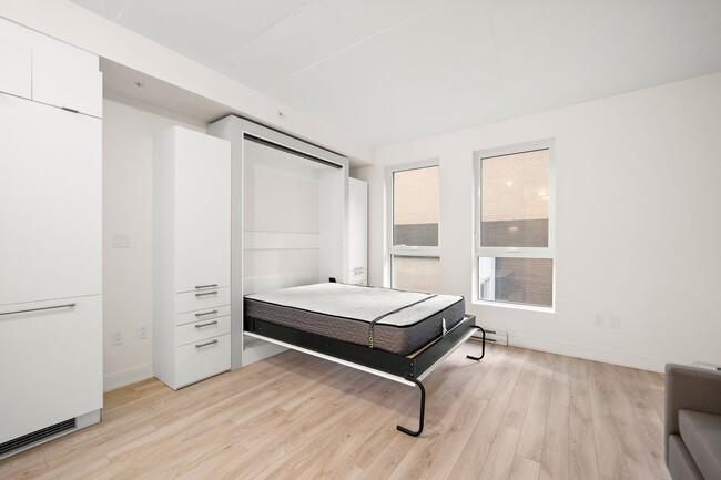 Building Photo - 1200 Crescent