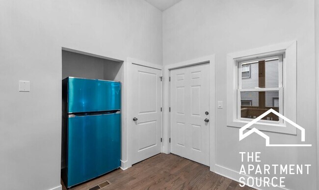 Foto del edificio - 2421 N Clybourn Ave