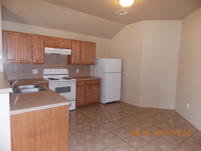 Building Photo - 3 Bed 2 Bath in Yukon