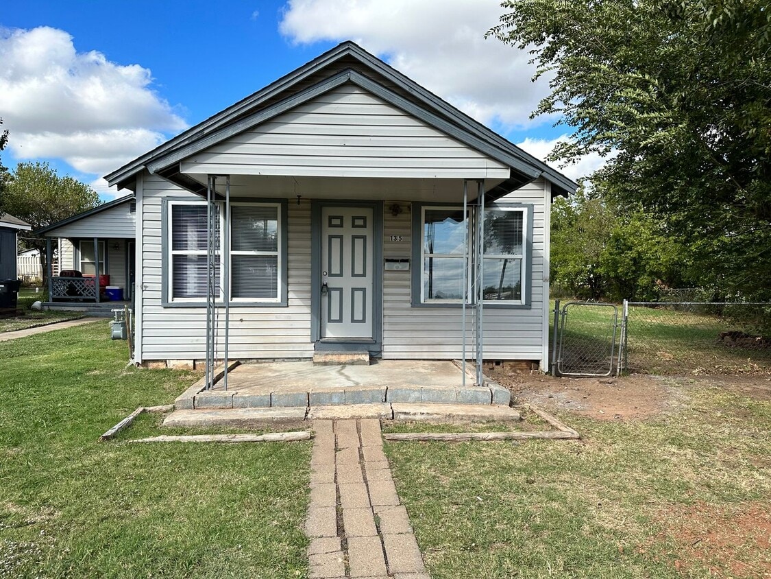 Primary Photo - Cute 2bed 1 bath in Center of Moore