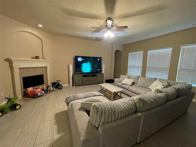 Foto del edificio - 2115 Mooncrest Dr