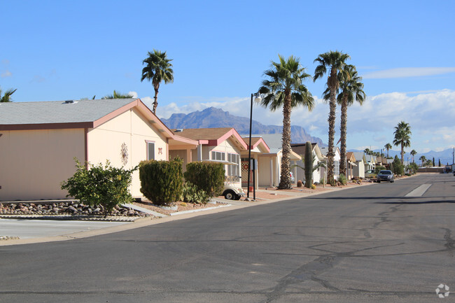 Building Photo - Apache East