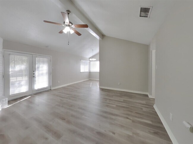 Foto del edificio - 2214 Townhall Ln