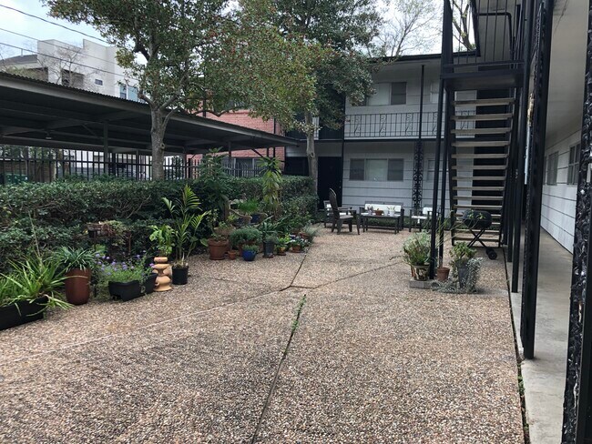 Foto del edificio - 1816 Elmen St