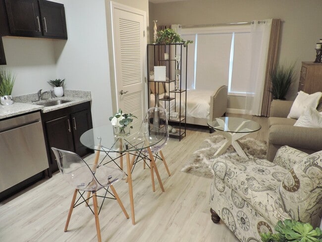 Building Photo - Lofts at 335