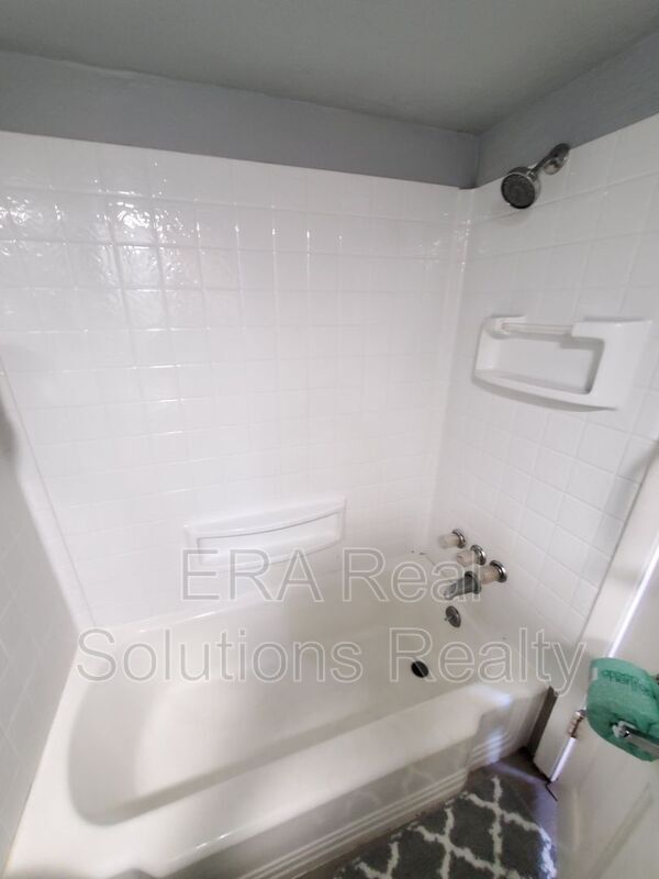 Foto del edificio - 1420 Rickenbacher St