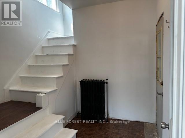 Photo du bâtiment - 379 Wharncliffe Rd S