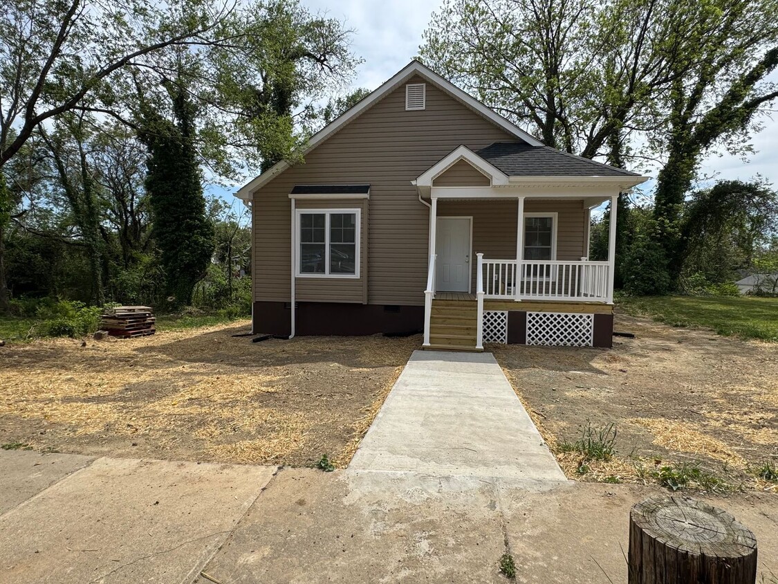 Foto principal - New construction 3 bed 2 bath with spaciou...