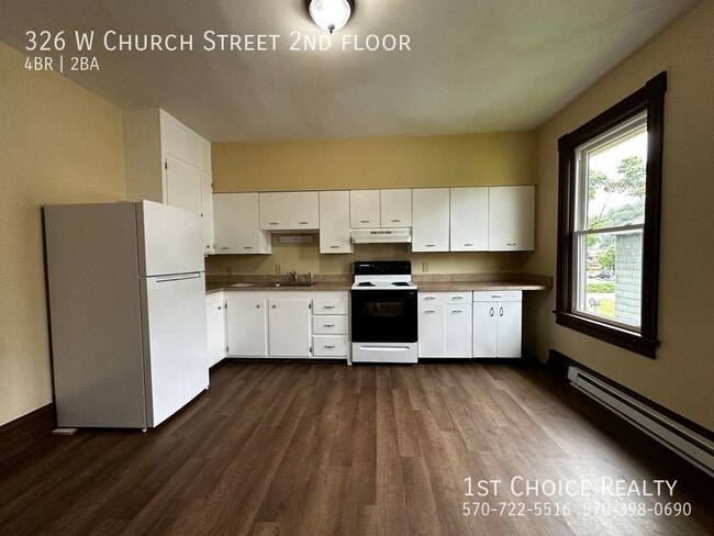 Building Photo - Huge 4 bedroom 1 1/2 bath