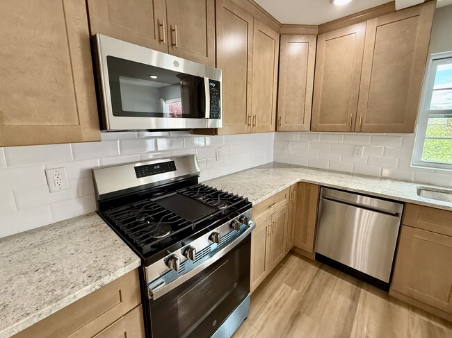 Foto del edificio - 13 Roosevelt Ave