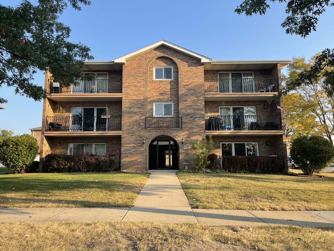 Front of Building - 9960 W 153rd St