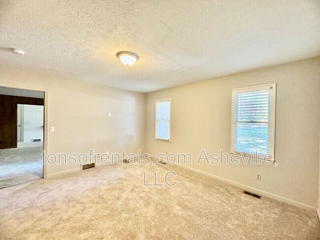 Foto del edificio - 136 Atwood Dr