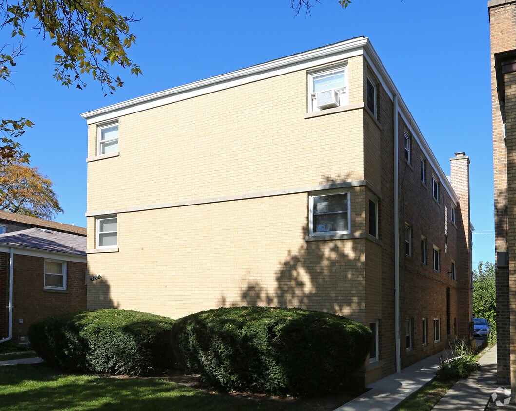 Building Photo - 2137 Howard St