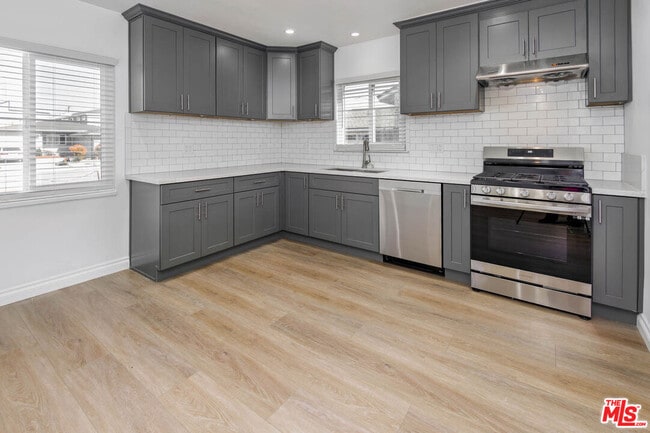 Building Photo - 1436 W 152nd St