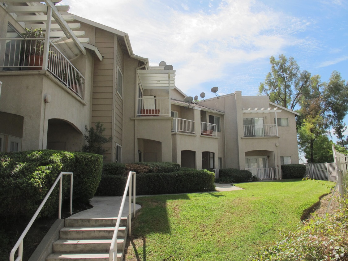 Building Photo - Courtyard Village