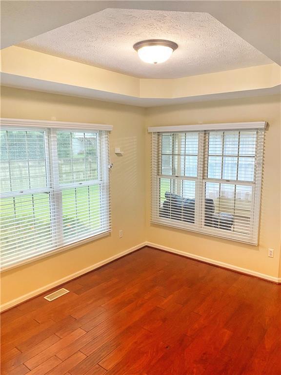 Building Photo - 2031 Pinewood Dr
