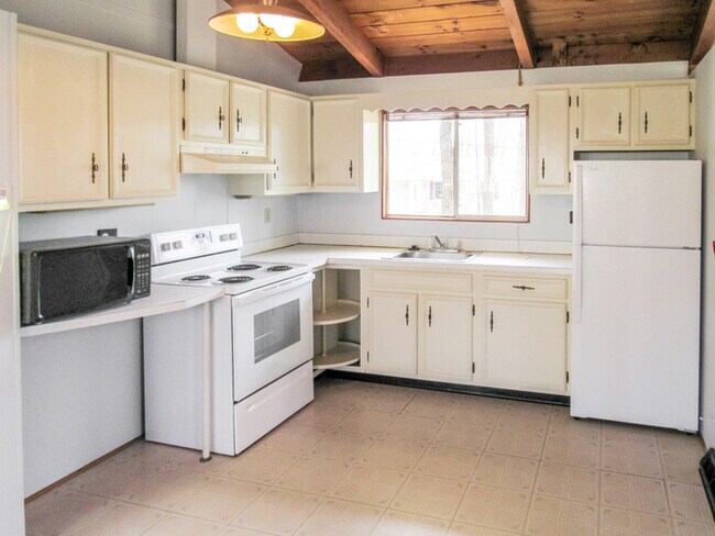 Building Photo - Pet Friendly Home in Chesapeake Ranch Estates