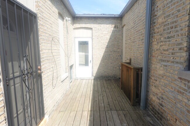 Building Photo - 6258 N Bell Ave
