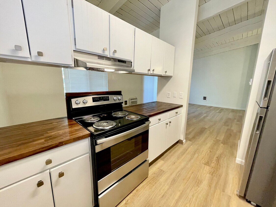 Foto principal - DESIRABLE MILLWOOD NEIGHBORHOOD ON TREE LI...