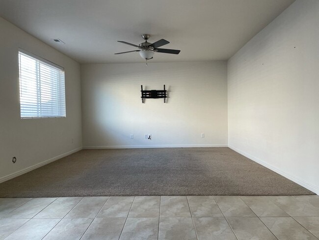 Building Photo - 1118 Stonehaven Dr