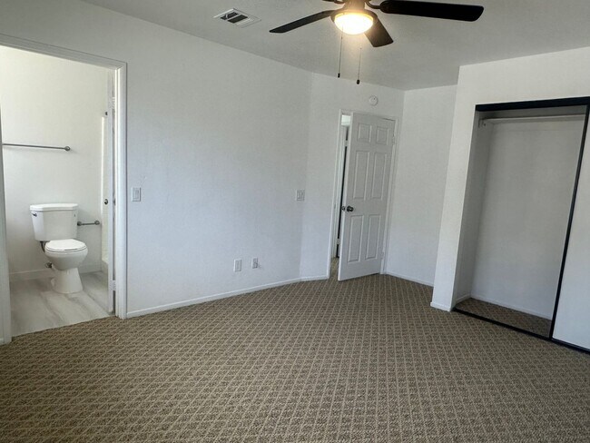 Building Photo - 9848 Sally Ave