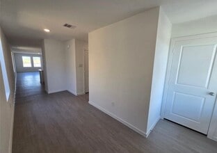 Building Photo - 14872 N Ascot Bnd Cir