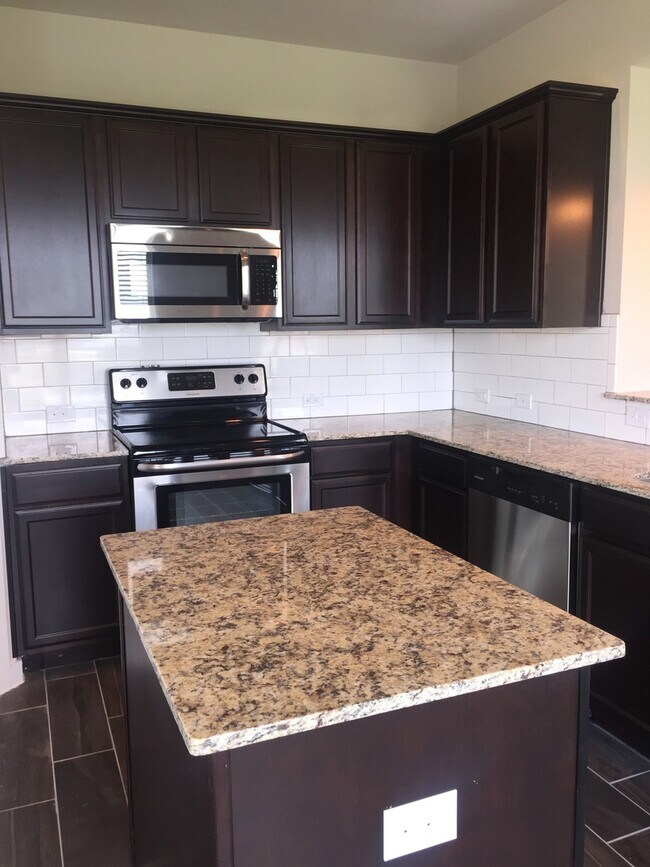 Building Photo - LUXURY 2 STORY DUPLEX LOCATED IN MIDLOTHIAN, TEXAS!