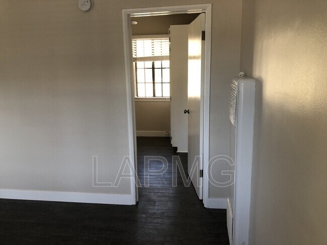 Foto del edificio - 108 N Kenwood St