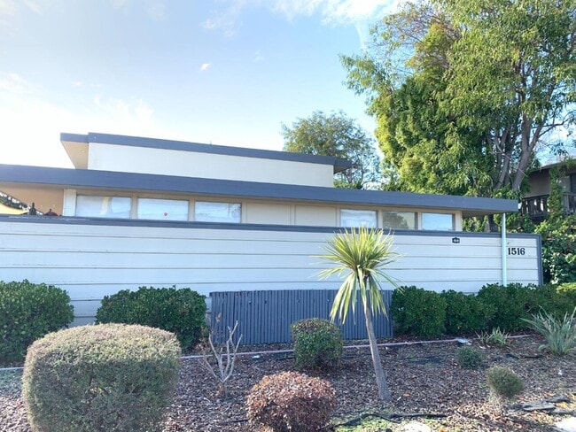 Building Photo - 1516 S Claremont St