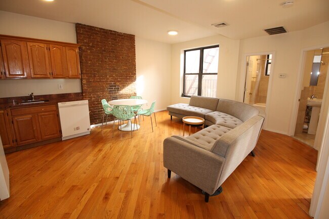 Foto del edificio - 302 Pleasant Ave