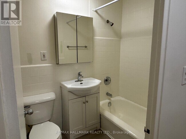 Photo du bâtiment - 134 Lawton Blvd