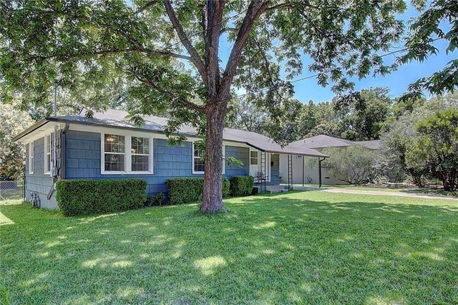 Building Photo - 1803 Romeria Dr
