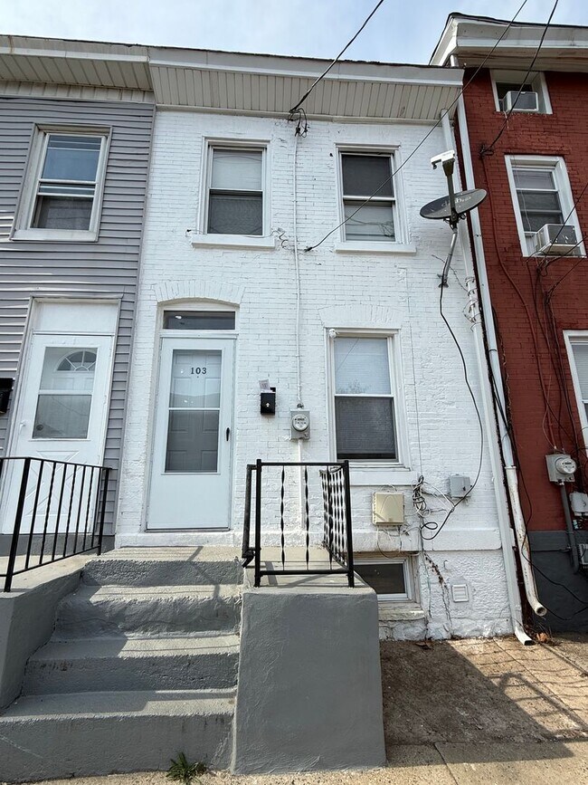 Building Photo - 103 Taylor St