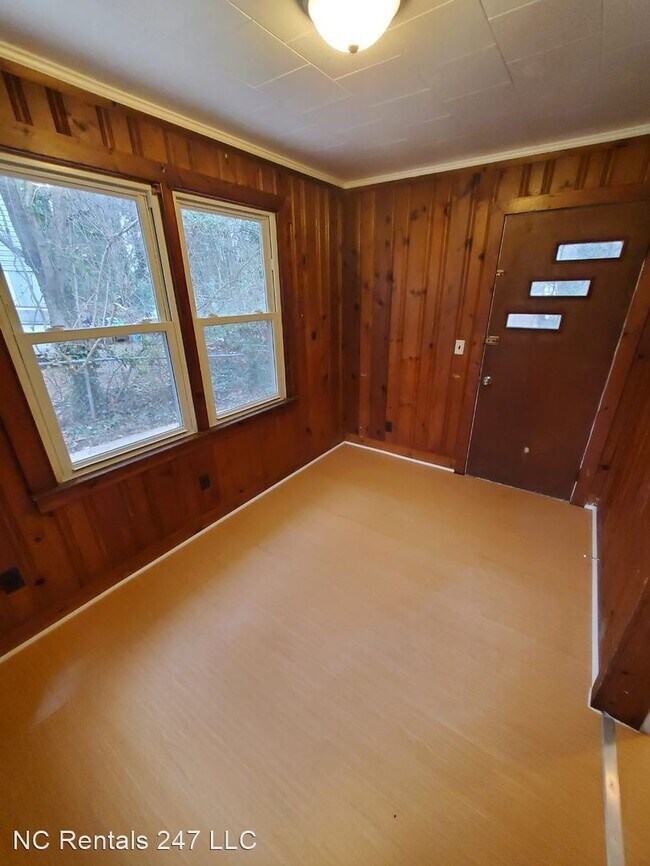 Building Photo - 3 br, 1 bath House - 3631 Yale Ave