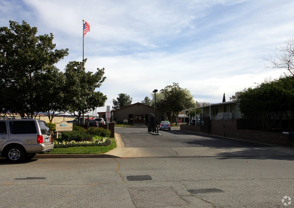 Building Photo - Country Highlands MHC