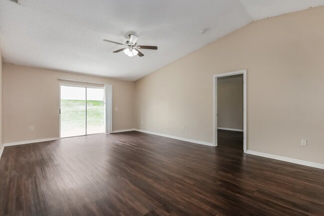 Building Photo - 703 Mountain Top Dr