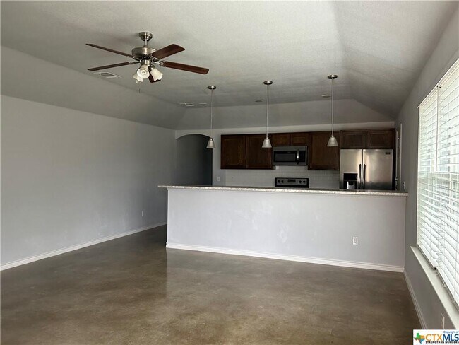 Building Photo - 915 Rebecca Ln