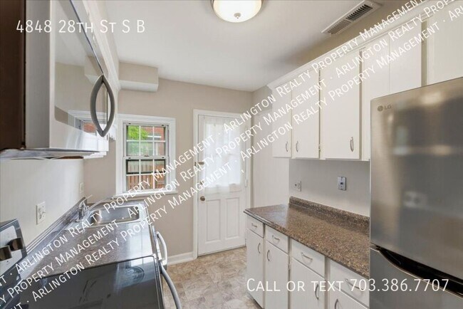 Foto del edificio - 4848 S 28th St