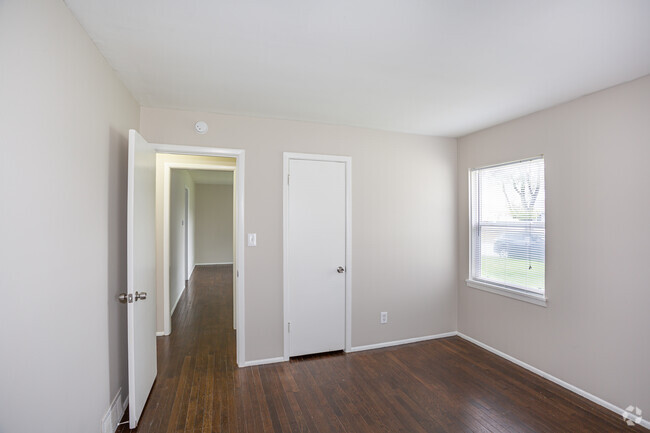 2HAB, 2BA - 900 ft² - Roseland Court Luxury Duplexes