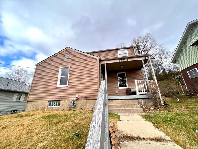 Foto del edificio - Aliquippa - Stunning 3 Bedroom 1 Bathroom ...